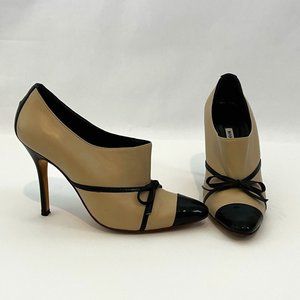 MANOLO BLAHNIK Beige Leather Cap Toe Heels w/ Bow Accent